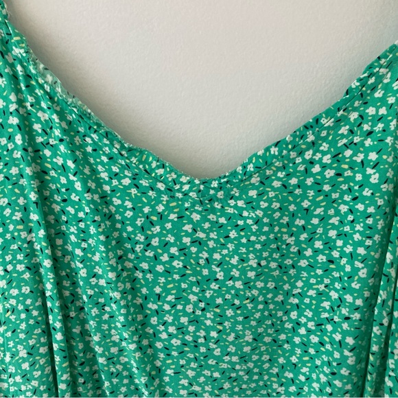 Old Navy Printed Ruffled V-Neck Cami Top - Picture 4 of 10